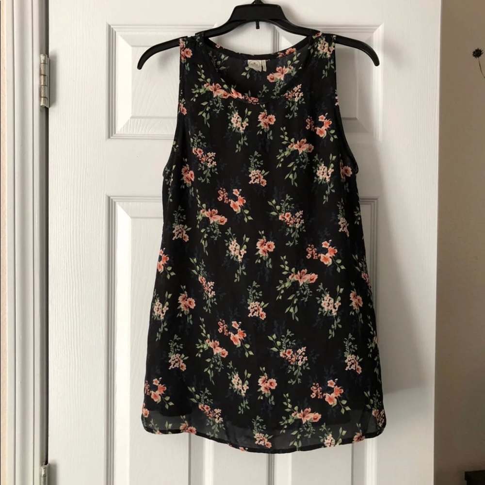 SOLD - floral shift top!